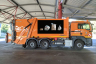 Bild Die Kunstwerke „Die Müllbeutel sind voll“ von Preisträger Maximilian Gessler werden bald auf den Seitenflächen eines städtischen Abfallsammelfahrzeugs zu sehen sein. Sie zeigen auf der einen Seite unsortierten Müll, auf der anderen den sortierten.