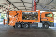 Bild Die Kunstwerke von Preisträgerin Lea Würtenberger und Preisträger Franz Siebler werden bald auf den Seitenflächen eines städtischen Abfallsammelfahrzeugs zu sehen sein. Sie stellen Stillleben aus Müll dar.