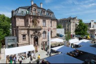 Bild Eröffnungsfest der Kunstvilla in der Blumenstraße im Jahr 2014.