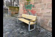 Bild Die neue "Lächelbank" auf der Liebesinsel.