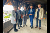 Bild Die Stadt Nürnberg hat den Laufertorturm zusammen mit der Deutschen Stiftung Denkmalschutz und der Gerlind & Ernst Denert-Stiftung eingeweiht: Dr. Andrea Kluxen, Ortskuratorin der Deutschen Stiftung Denkmalschutz, Prof. Dr. Ernst Denert, Gerlind & Ernst Denert-Stiftung, Andrew Schneider, Leiter des Hochbauamts, Oberbürgermeister Marcus König und Guido Siebert, Teamleiter in der Denkmalförderung der Deutschen Stiftung Denkmalschutz (v. li.).
