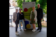 Bild Dr. Thomas Metker (Bundesministerium für Familie, Senioren, Frauen und Jugend) mit den Vertreterinnen der Gastgeberbündnisse (v.l.n.r.): Martina Kaiser (Fürth), Nicole Hummel (Nürnberg) und Katja Engelbrecht-Adler (Erlangen-Höchststadt).
