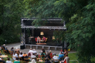 Bild „Open Air im Loni“-Reihe : „Zu Gast bei Loni“ mit Heijo Schlein.