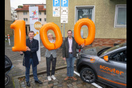 Bild 100. Mobilpunkt in Nürnberg: Am heutigen Montag, 8. Dezember 2025, haben ( v. li.) Oberbürgermeister Marcus König, Thomas Großnann, Geschäftsführer scouter Carsharing GmbH, sowie Planungs- und Baureferent Daniel F. Ulrich die neue Station Am Stadtpark 111 eingeweiht.