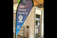 Bild Schlangen an den Bäderkassen vermeiden: Mit Coin oder Online-Ticket geht es an der Kasse vorbei durchs Drehkreuz, wie hier im Westbad in der Wiesentalstraße 41.