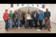 Bild Schulprävention mal anders – Wanderausstellung „ZERO!“ an der Beruflichen Schule 11, v.  l.: Irene Zins und Stefanie Dettenthaler vom Suchthilfezentrum der Stadtmission Nürnberg, Gaëlle Laurent, Jugendsozialarbeiterin an der Berufsschule 11, Nadja Weidinger, zuständig für die Alkoholprävention beim Jugendamt der Stadt Nürnberg, Dr. Gisela Bolbecher, 1. Vorsitzende FASD Netzwerk Nordbayern, Stellvertretender Schulleiter Stephan Czwalina (mit Förderurkunde), Yasemin Yanar, Teamleiterin Markt und Gesundheit AOK Bayern, Cornelia Trinkl, Referentin für Schule und Sport der Stadt Nürnberg, Christoph Bamler, Abteilungsleiter der Allgemeinbildung an der B11, Benjamin Döß, Jugendsozialarbeiter an der Berufsschule 11.