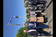 Bild Eröffnung des Robert-Schuman-Stegs am Europatag am Freitag, 9. Mai 2025, (von links nach rechts): Dr. Matthias Everding, Honorarkonsul Frankreichs, Marcus König, Oberbürgermeister der Stadt Nürnberg, Dr. Christiane Dinges-Amiel, Bürgermeisterin der Stadt Nizza, Dr. Andrea Heilmaier, Wirtschafts- und Wissenschaftsreferentin der Stadt Nürnberg, Politikwissenschaftler Prof. Dr. Henri Ménudier, und Franz Gebhardt, Stadtrat a. D.
