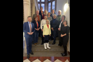 Bild Die Auftaktversammlung des Klimabeirats fand statt am Freitag, 1. Dezember 2023, mit Oberbürgermeister Marcus König (ganz links) und Britta Walthelm, Referentin für Umwelt und Gesundheit (ganz rechts).