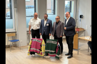 Bild Einführung in die neuen Ämter (von links): Oberbranddirektor und Berufsfeuerwehrchef Volker Skrok, Andreas Stahl vom Evangelisch-Lutherischen Dekanat Nürnberg, Wolfgang Janus von der katholischen Stadtkirche Nürnberg sowie Bürgermeister Christian Vogel am Dienstag, 27. Mai 2025 im Haus Eckstein. 