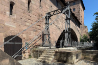 Bild Der südliche Abschnitt der historischen Fußgängerbrücke über die Pegnitz wird  ab Mitte Juli 20205 saniert. Deshalb bleibt der Kettensteg bis Ende Oktober gesperrt.