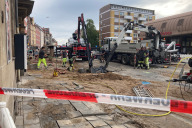 Bild Der Energieversorger N-Ergie hat am Mittwoch, 16. Juli 2025, mit der Reparatur eines schadhaften Wasserrohrs in der Maximilianstraße begonnen. Die Arbeiten sollen an einem Tag abgeschlossen werden. Die folgenden Straßenbauarbeiten dauern an und bringen Verkehrseinschränkungen mit sich.