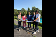 Bild Die Stadt Nürnberg hat das Bauprojekt um das Freibad Bayern 07 am Pulversee erfolgreich für das Bundesprogramm zur Sanierung kommunaler Einrichtungen im Bereich Sport, Jugend und Kultur angemeldet: Julian Gutbrod, stellvertretender Schatzmeister SB Bayern 07, Cornelia Trinkl, Schul- und Sportreferentin, Oberbürgermeister Marcus König, Peter Stempfle, Vorsitzender SB Bayern 07, und Philipp Neubert, Koordinator Gernalsanierung SB Bayern 07.