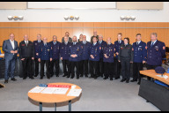 Bild Von links nach rechts: Insgesamt 14 Mitglieder der Freiwilligen Feuerwehren Nürnberg haben Bürgermeister Christian Vogel und Oberbranddirektor Volker Skrok am Mittwoch, 11. Oktober 2023, für ihre langjährige aktive Dienstzeit ausgezeichnet: Christian Erb, Heinz Geier, Patrick Sturm, Klaus Schwab, Christian Stößel, Wolfgang Bauer, Jochen Wörner, Herbert Hofer, Norbert Krehan, Christian Schönfelder, Matthias Hofpeter und Peter Danner. Außerdem gratulierten Stadtbrandrätin Claudia Herzog (dritte von rechts) sowie die Stadträte Konrad Schuh, Jasmin Bieswanger und Joachim Mletzko.