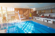 Bild NürnbergBad erhöht die Wassertemperaturen in 
den vier städtischen Hallenbädern, wie hier im Südstadtbad (Foto), moderat. Die Außenbecken der Hallenbäder wurden hingegen am Montag, 23. Oktober 2023, aus Energiespargründen geschlossen.