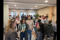 Bild Ein Welcome Day für neue Lehrkräfte fand am Montag, 13. November 2023, statt. Es gab einen Austausch zwischen Mitarbeiterinnen und Mitarbeitern des Instituts für Pädagogik und Schulpsychologie mit den neuen städtischen Lehrkräften beim Markt der Möglichkeiten.