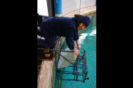 Bild Dr. Tim Hüttner bei seiner Forschungsarbeit im Tiergarten Nürnberg.