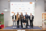 Bild Team Nürnberg am Mittwoch, 4. Dezember 2024, – Taten des Jahres (von links): Kristina Höhn (Lebenshilfe Nürnberg e. V.), Tina Wunderlich (Post SV Nürnberg e. V.), Cornelia Trinkl (Sportreferentin), Michael Mertel (Schwimmerbund Bayern 07 e. V.), Andreas Distler (TSV Altenfurt e. V.) und Hans-Jörg Oehmke (Leiter SportService).