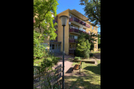 Bild Kinder- und Jugendnotdienst in der Reutersbrunnenstraße 34 im Sommer 2025.