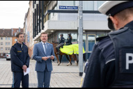 Bild Nürnbergs Oberbürgermeister Marcus König (re.) und Gernot Rochholz, Präsident des Polizeipräsidiums Mittelfranken, haben am Freitag 9. Oktober 2026 über die derzeitige Sicherheitslage rund um den Nelson-Mandela Platz (im Bild) und Aufseßplatz informiert.