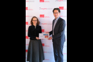 Bild Wirtschafts- und Wissenschaftsreferentin Dr. Andrea Heilmaier und Dr. Andreas Neus, Geschäftsführer des Nürnberg Institut für Marktentscheidungen e. V., mit der neuen Konsumentenstudie zur Nürnberger Innenstadt.