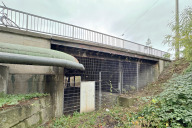 Bild Zwischen Frankenschnellweg und der Straße An den Rampen verläuft die Schwabacher Straße über eine Brücke des alten Ludwigkanals und verbindet die beiden Nürnberger Stadtteile Gostenhof und Schweinau miteinander. Aufgrund von Brückenschäden wird der betroffene Brückenabschnitt gesperrt.