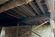 Bild Unterkonstruktion der Brücke Schwabacher Straße: Bei einer Brückenprüfung durch den zuständigen Servicebetrieb Öffentlicher Raum Nürnberg (Sör) wurde eine mangelnde Tragfähigkeit des westlichen Brückenteils festgestellt.