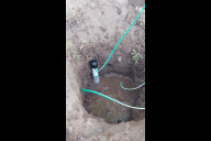 Bild In einem Pilotprojekt testet der Servicebetrieb Öffentlicher Raum Nürnberg derzeit drei verschiedene Sensortypen zur Erfassung der Bodenfeuchte, um Gießintervalle gezielt anpassen zu können. Dieser Sensor erfasst, wie fest das Wasser im Boden gebunden ist und gibt Aufschluss darüber, wie die Pflanzen es aufnehmen können. 