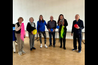 Bild Besuch der Demenz-Sportgruppe des Post Sportvereins Nürnberg (von links): Roswitha Reim, Hannelore Klausfelder, Trainerin Katharina Hirschbeck, Herbert Klausfelder, Schul- und Sportreferentin Cornelia Trinkl sowie Franz Meixner.
