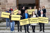 Bild Sozialreferentin Elisabeth Ries mit Vertreterinnen und Vertretern der Stadtteilpaten sowie städtischer Einrichtungen bei ihrem jährlichen Treffen am 21. Oktober 2024.