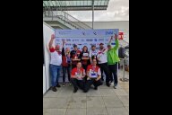 Bild Preisverleihung an Mitarbeitende der Stadtentwässerung und Umweltanalytik Nürnberg für die Teilnahme am Water Skills Wettbewerb bei der IFAT Fachmesse für Umwelttechnologie (von links, hintere Reihe): Lea Schlehuber, Schlosserin in der mechanischen Werkstatt, Lukas Kohl, Fachkraft für Abwassertechnik, Jasmin Spieß, Fachkraft für Abwassertechnik, Patrick Neumann, Fachkraft für Abwassertechnik, Thomas Sperber, sowie die Trainer Jörg Mahlein und Michael Dörr (vordere Reihe von links): Michael Dzierzon, Schlosser in der mechanischen Werkstatt, und Marco Lederer, Schlosser in der mechanischen Werkstatt.