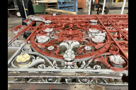 Bild Eines der Metalltore des Westfriedhof-Portals während der Sanierung.