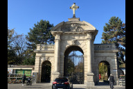 Bild Die sanierte Portalanlage am Westfriedhof. 