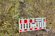 Bild Wenn das Schild „Kein Winterdienst“ zu sehen ist, heißt das: Diese Treppe bleibt im Winter geschlossen – bitte Umweg nehmen und sicher ankommen.