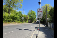 Bild Die Unterführung in Zerzabelshof wird bei Starkregen regelmäßig zur Falle für unvorsichtige Autofahrerinnen und Autofahrer. Seit Dienstag, 28. April 2026, warnen nun neue Tafeln sowie Signallichter die Verkehrsteilnehmenden im Fall des Falles vor gefährlichen Situationen.   