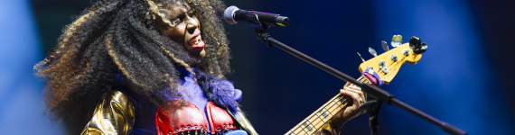 Nik West am Hauptmarkt beim Bardentreffen 2025