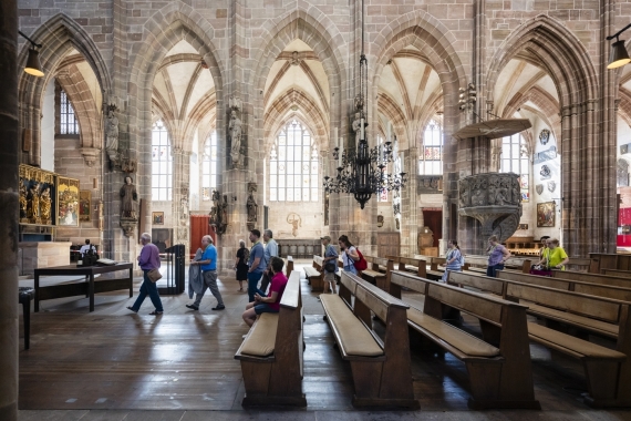 Eine Führung durch St. Lorenz während der Stadt(ver)führungen 2025