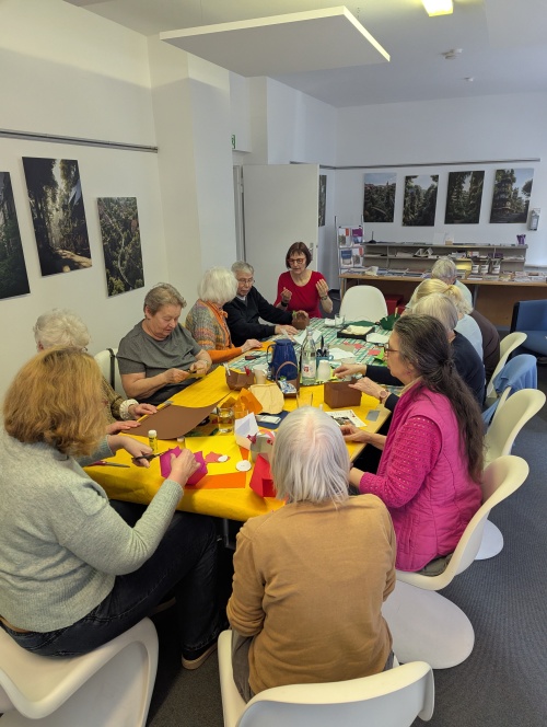 Eindruck der Bastelaktion im Quartiersbüro Altstadt