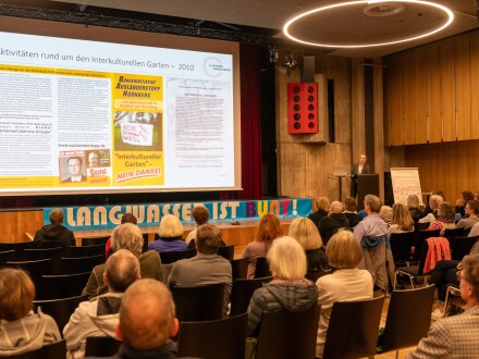 Foto von einem Treffen vom Stadt·teil·forum im Gemeinschafts·haus Langwasser., Bild © Walter Müller-Kalthöner / Gemeinschaftshaus Langwasser