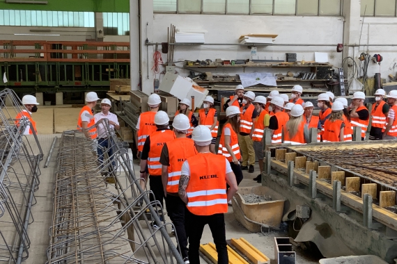 Besichtigung der Fertigungshalle für Stahlbetonfertigteile Fa. Klebl Neumarkt Juli 2021