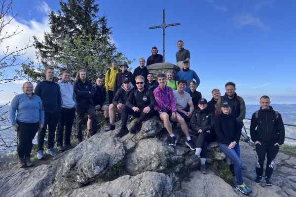 Gruppenfoto der MBS2528 auf dem großen Falkenstein.