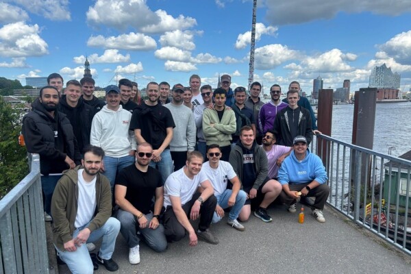 Gruppenbild der MTV1 bei der Exkursion nach Hamburg