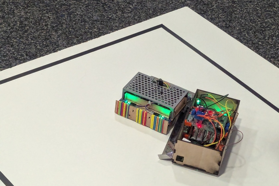 Bild mit Robotern des Robosoumo Wettbewerbs, Bild © Hoffmann / RDF Nürnberg