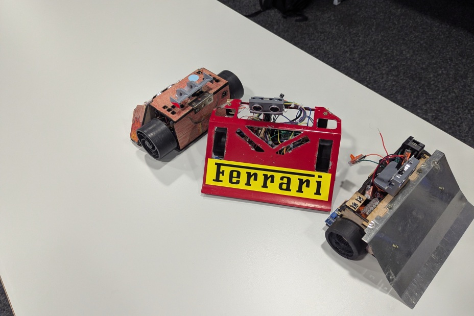 Bild von fertigen Sumo Robotern, Bild © Hoffmann / RDF Nürnberg