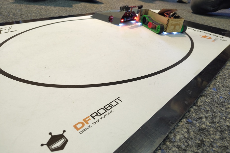 Roboter im Wettkampf, Bild © Bär / RDF Nürnberg