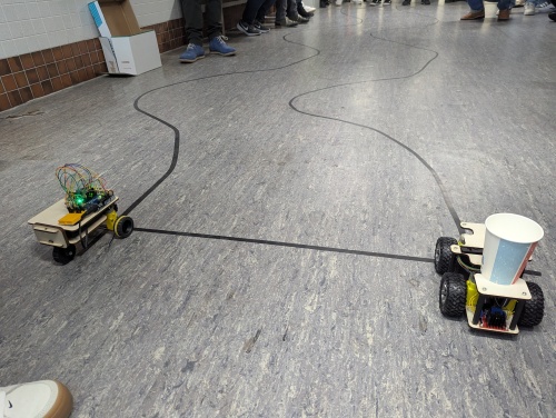 Fahrzeuge am Start des Makeathon