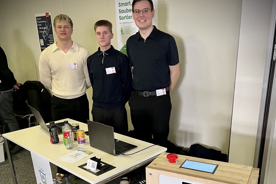 Team Cleverbin mit ihrem Projekt, Bild © Hartwig / RDF Nürnberg