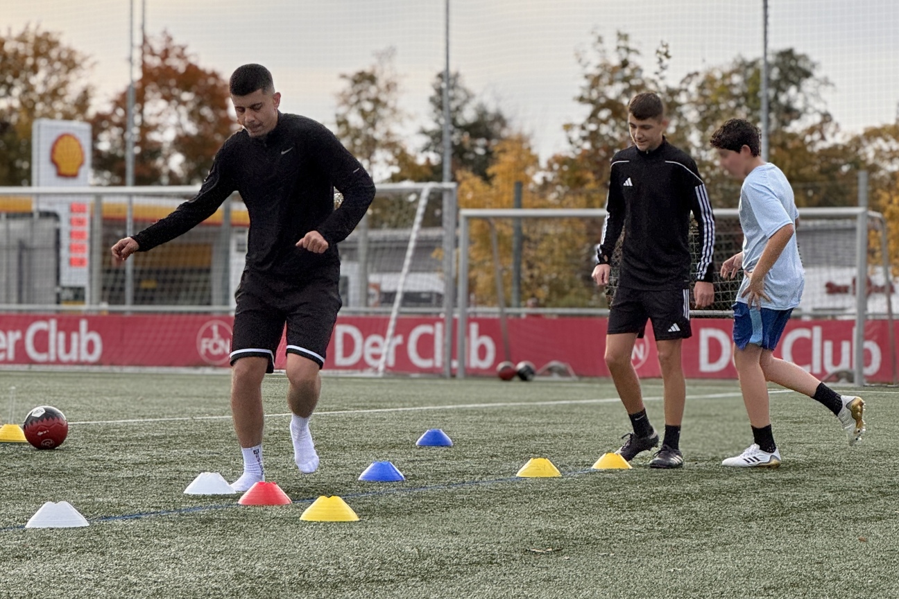 Schüler beim Techniktraining beim 1.FCN.