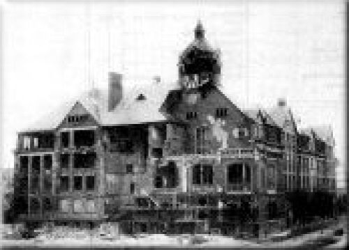 Zerstörung der Schule © Scharrer-MS