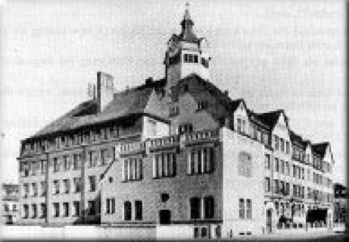 Wiederaufbau der Schule © Scharrer-MS