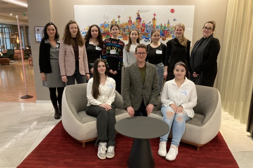 Gruppenfoto SCHLAU im NH Hotel